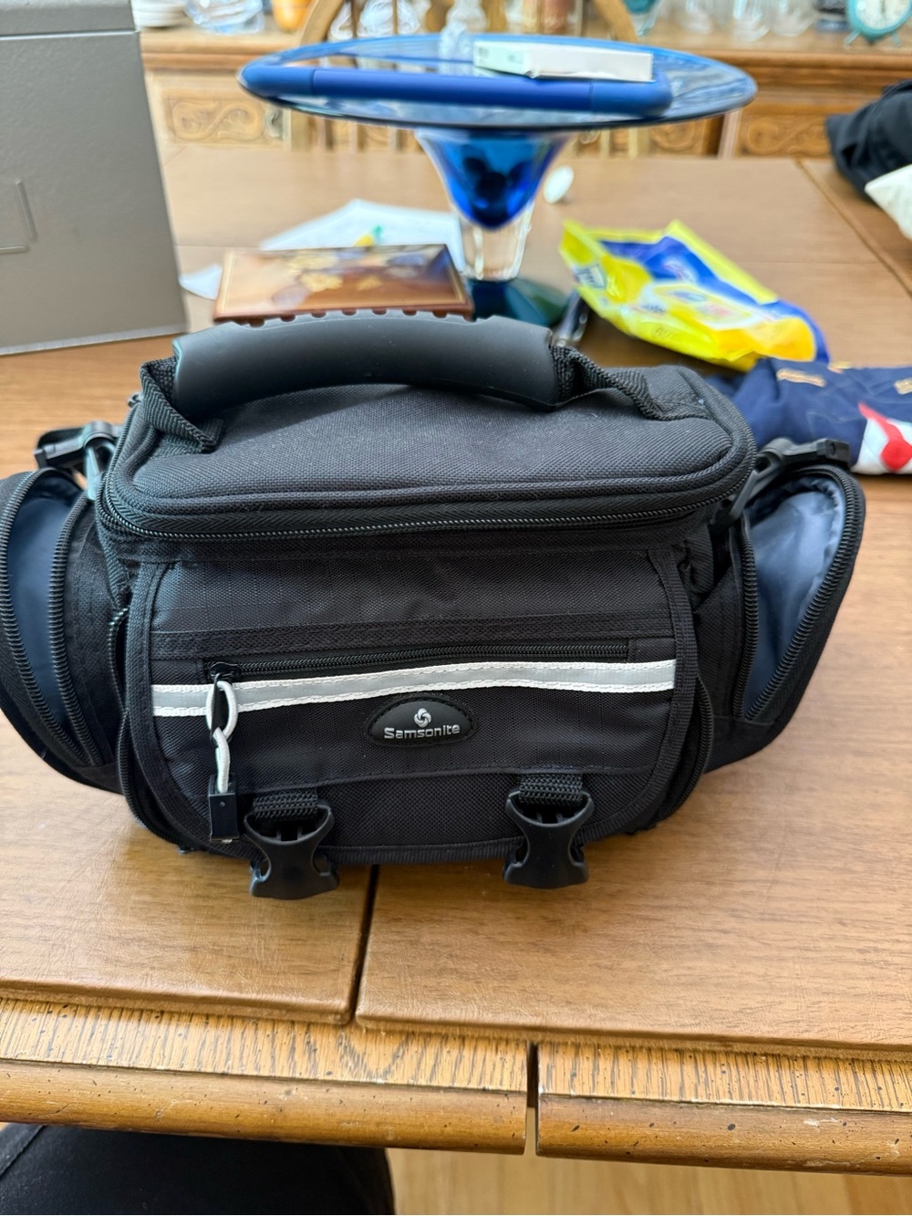 A Samsonite WorldProof camera bag multiple zippered pockets & top carry handle